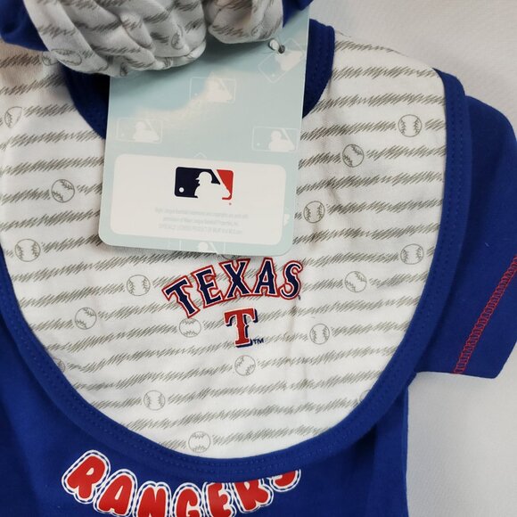 MLB Baby Texas Rangers NWT Shrt Slv Onesie Bib & Sock/Shoes Size 6-9 Mnths - Picture 3 of 7
